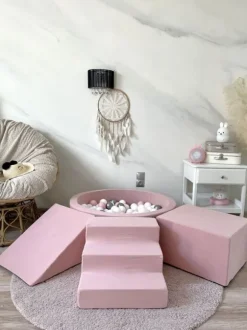 Pehmustettu pallomeri, leikkialusta, liukumäki ja portaat - Pink