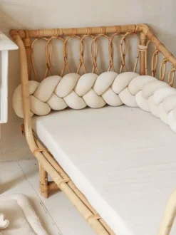Velvet Palmikko reunasuoja pinnasänkyyn ja juniorisänkyyn - Cream